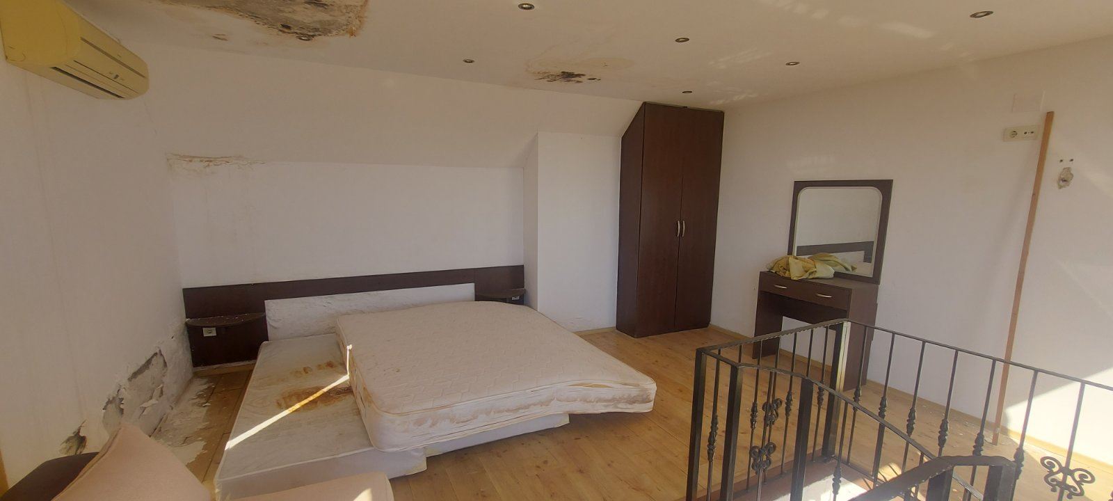 Mezonet s jedinečným panoramatickým výhledem na moře ve Sveti Vlas – bez poplatku za údržbu
