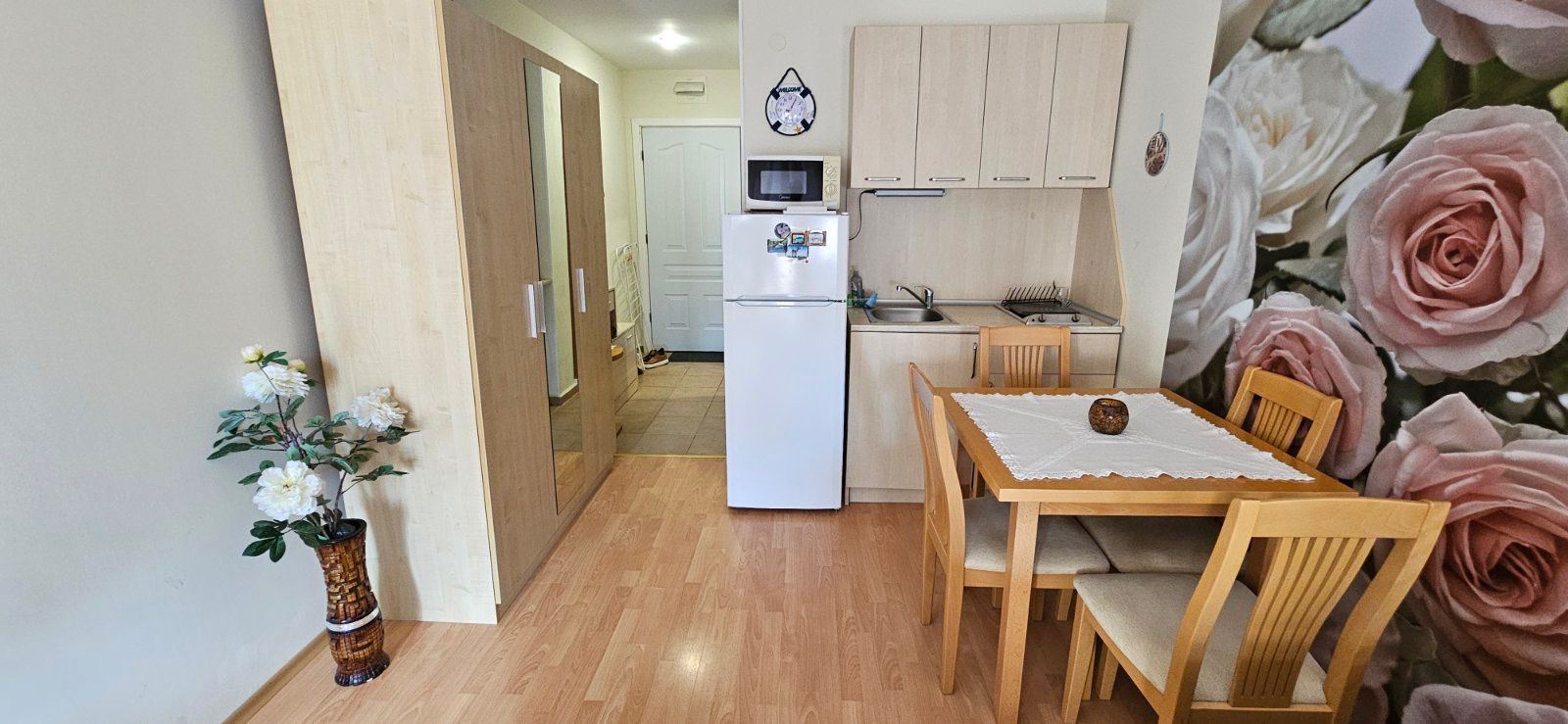 Stylové studio s terasou a vynikajícím vybavením ve Slunečném pobřeží