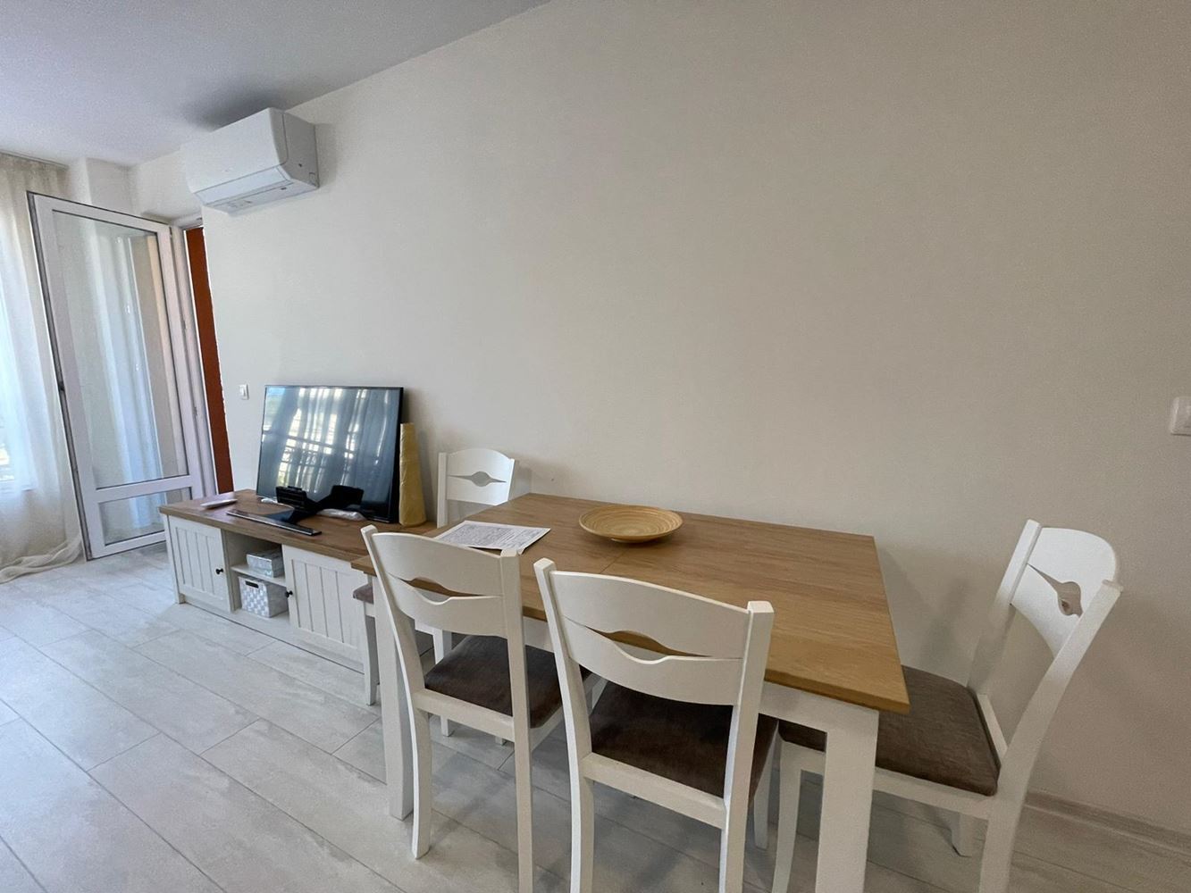 Zařízený apartmán s jednou ložnicí bez poplatku za údržbu v Sarafovu