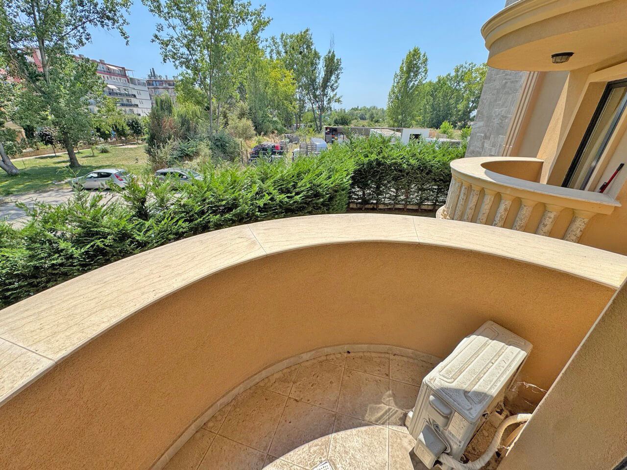 Světlý a stylový apartmán s jednou ložnicí v luxusním komplexu v Sunny Beach – vynikající volba pro bydlení a odpočinek