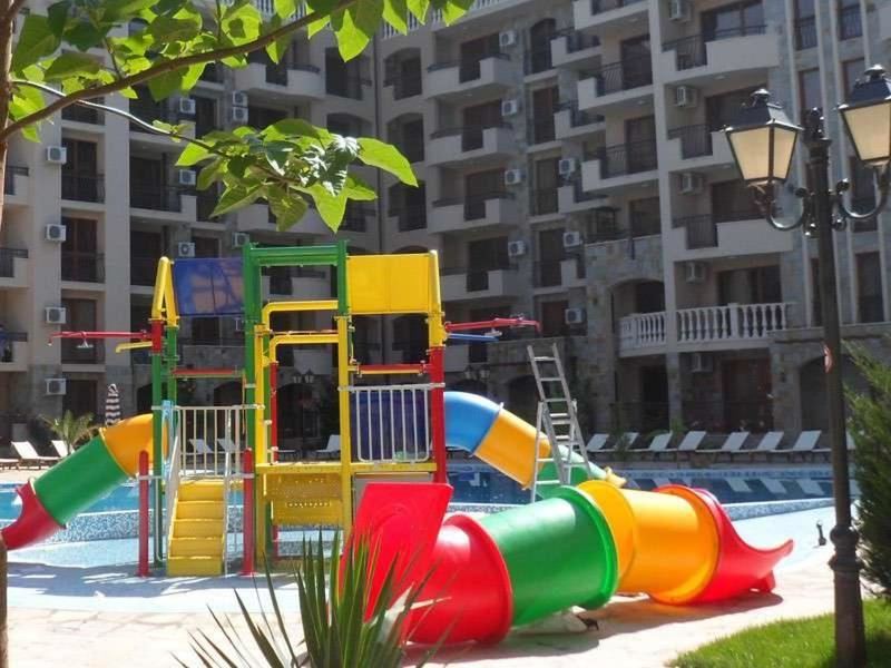 Prostorný apartmán s jednou ložnicí v celoročním komplexu – vynikající volba pro bydlení a investici