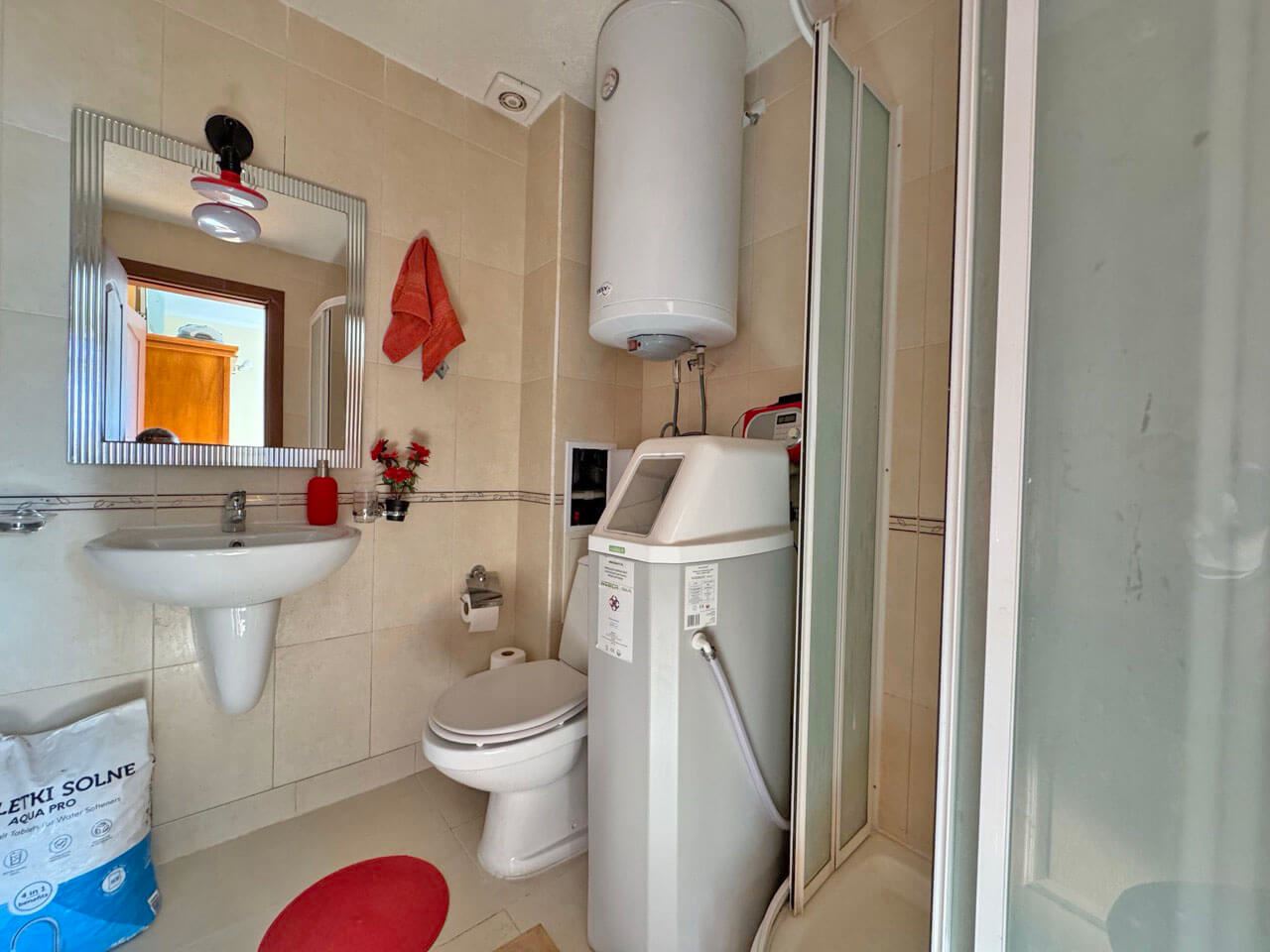 Prostorný apartmán se dvěma ložnicemi s panoramatickým výhledem na moře a hory – komfort, styl a klid uprostřed přírody