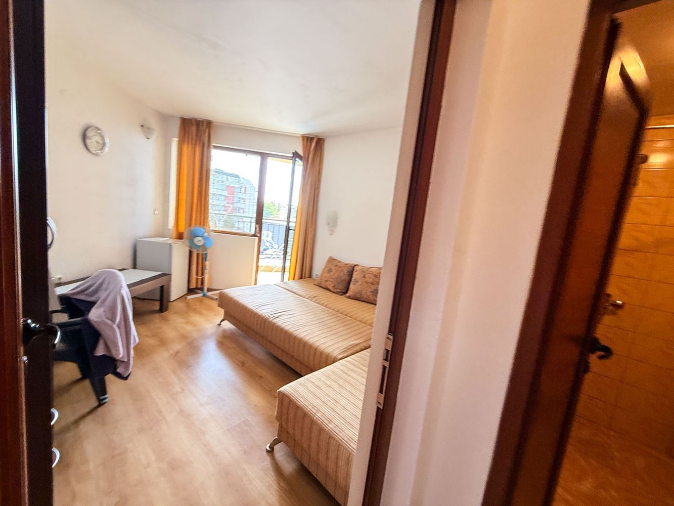 Sluneční pobřeží: útulný apartmán s jednou ložnicí s nízkým poplatkem za údržbu