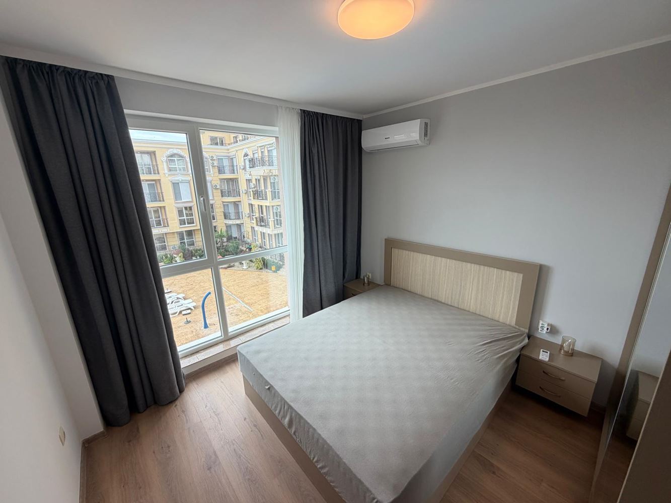 Apartmán se 2 ložnicemi v moderním komplexu s krásným zeleným prostředím v Ravdě