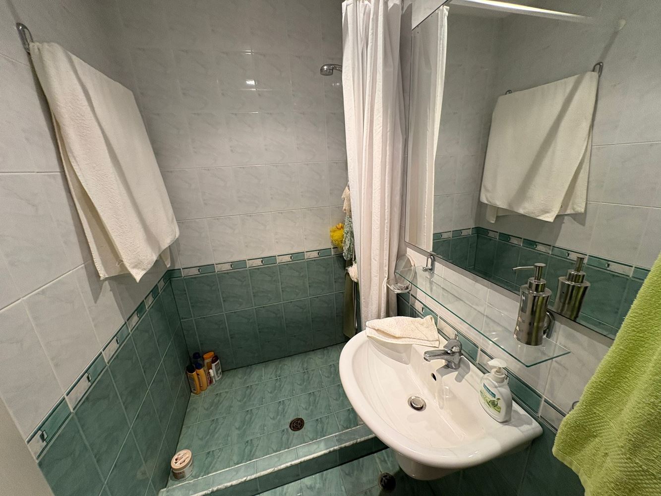 2pokojový apartmán s přímým výhledem na moře ve Svatém Vlasu – komfort, klid a resortový životní styl
