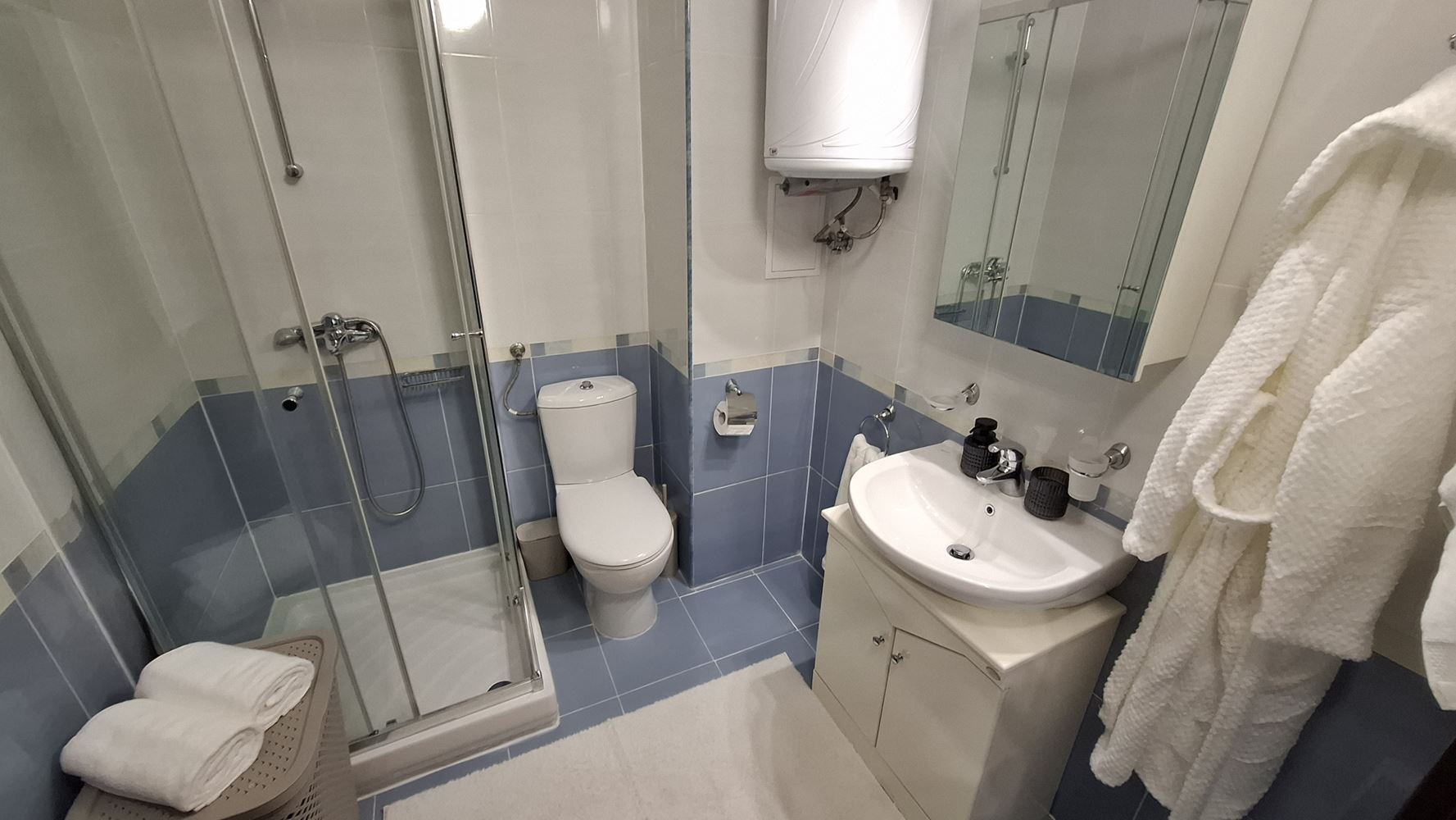 Luxusní apartmán se dvěma ložnicemi v první linii u moře ve Svatém Vlasu – jedinečná mořská atmosféra a prestižní komfort