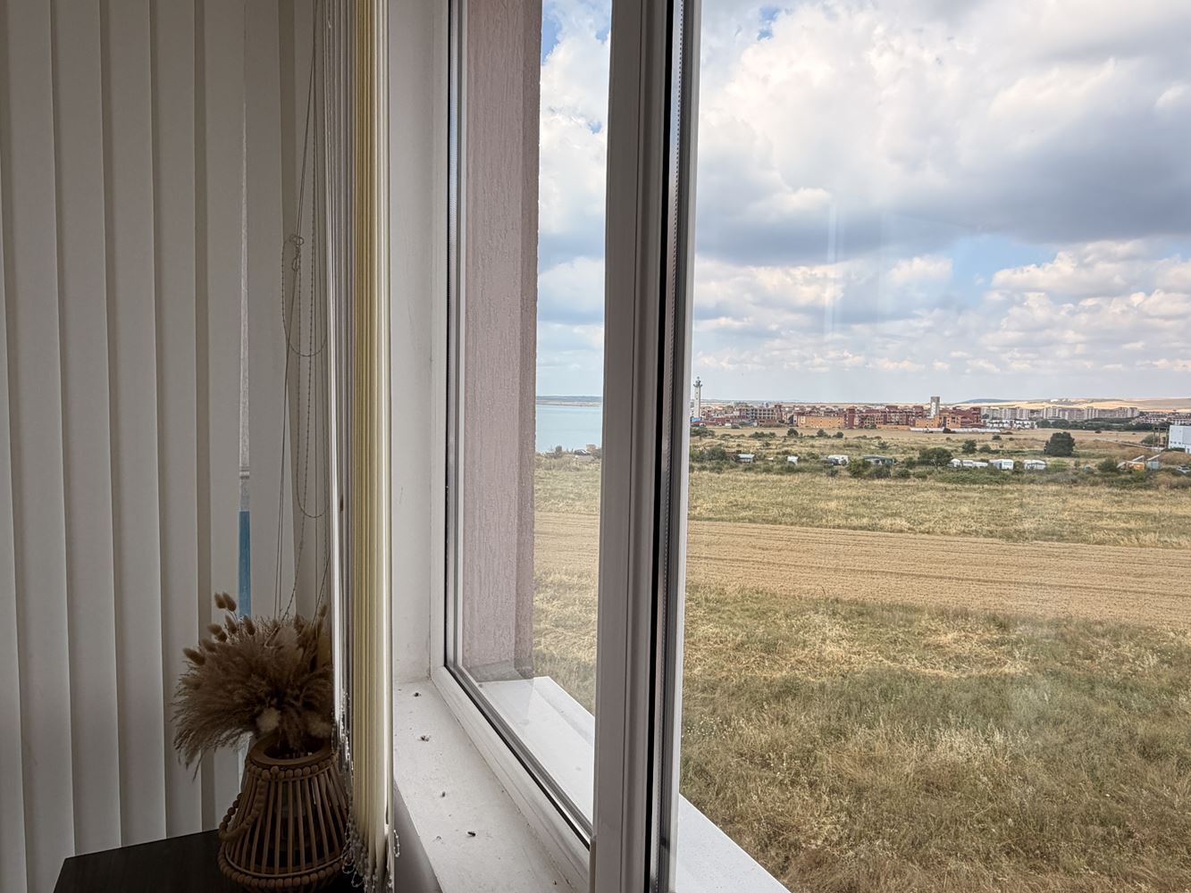 První linie u moře s nádherným panoramatickým výhledem – prostorný byt s jednou ložnicí a dvěma terasami