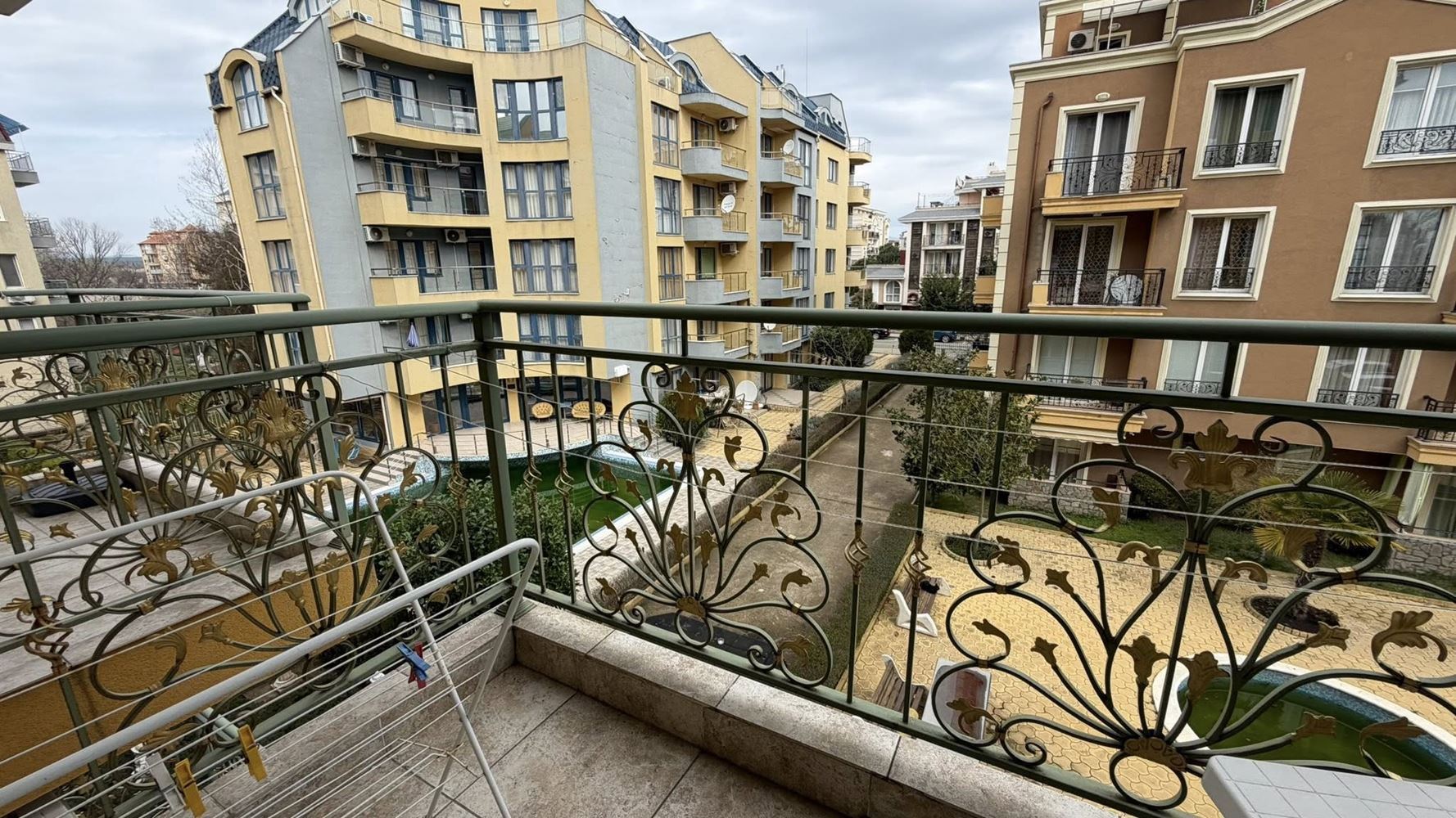 Útulné studio ve Slunečném pobřeží – skvělá lokalita a připraveno k nastěhování