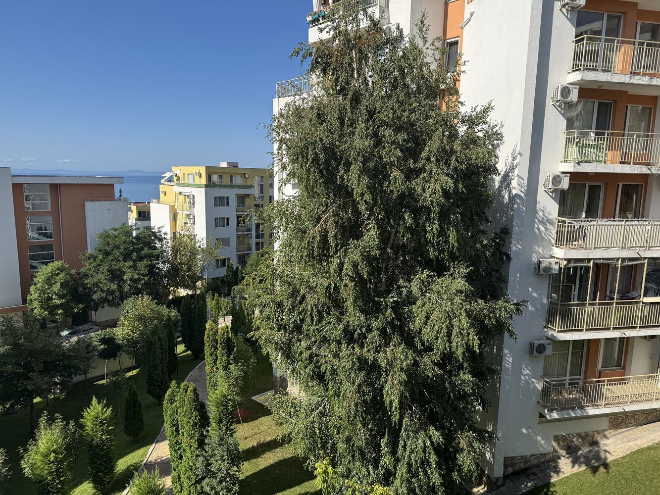 Prostorné studio ve Sveti Vlas s krásným výhledem na bazén – výborná investice u moře
