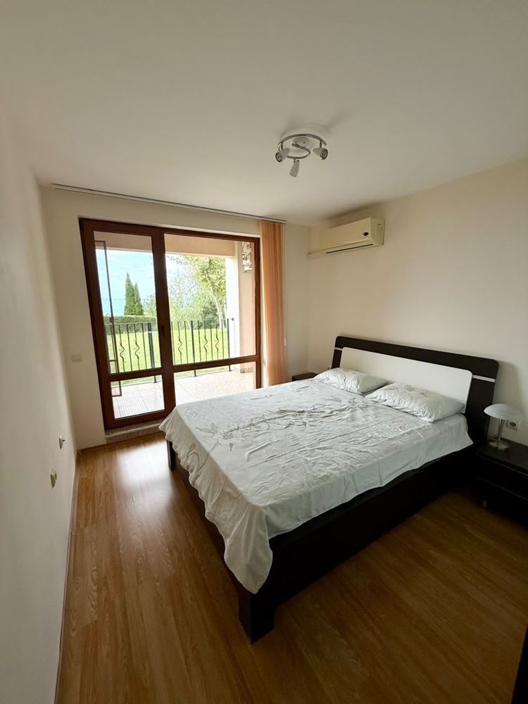 Útulný apartmán ve Sveti Vlas v přízemí – moře, hory a luxusní komplex