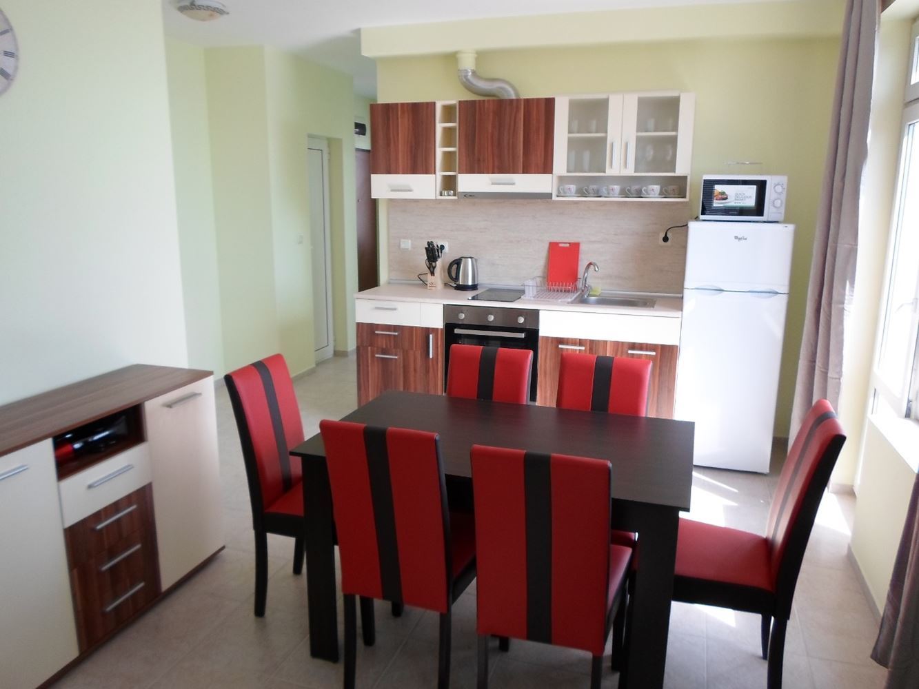 Prostorný apartmán se dvěma ložnicemi v Pomorie s panoramatickým výhledem na moře – ideální domov u pobřeží