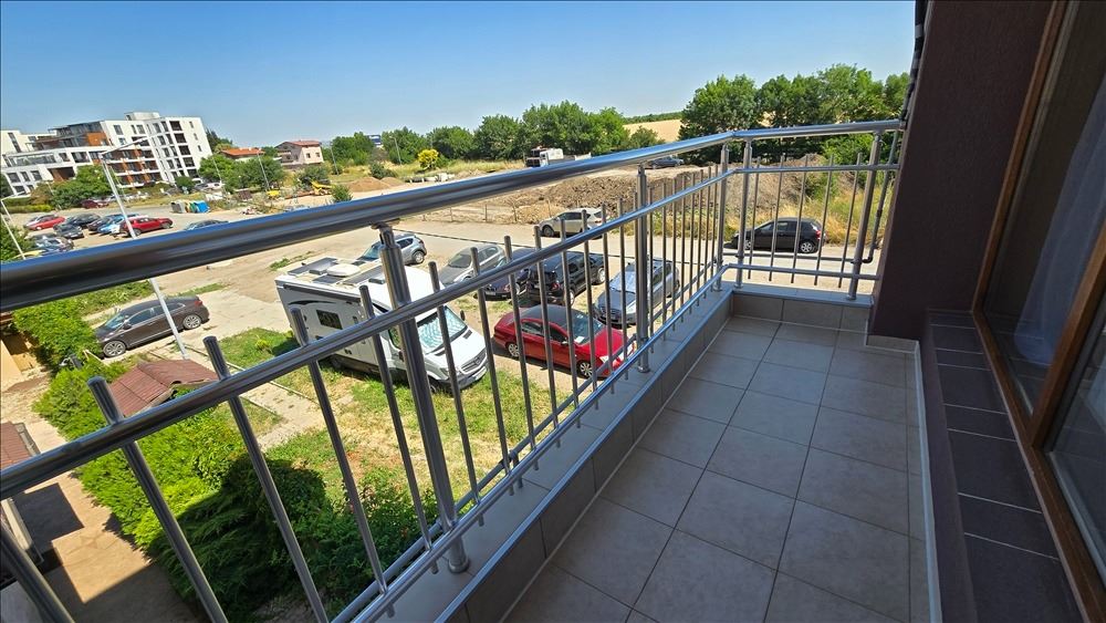 Byt s jednou ložnicí bez poplatku za údržbu v Sarafovu – po osvěžení
