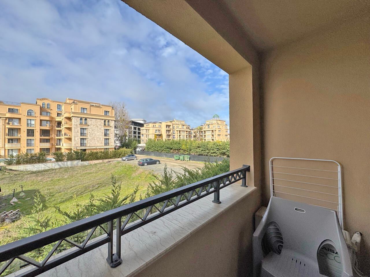 Světlé studio v luxusním komplexu – skvělý komfort u bazénu