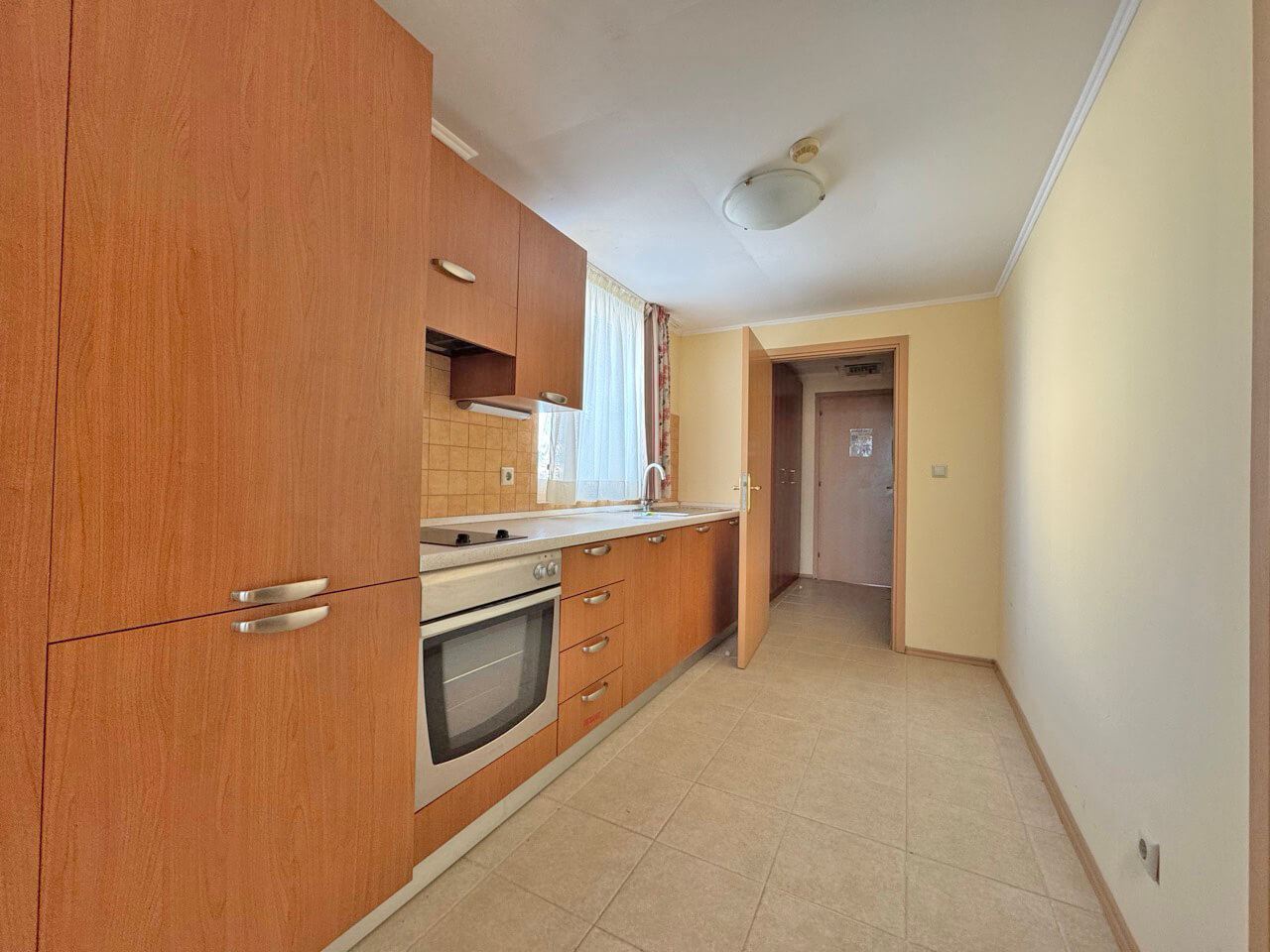 Exkluzivní apartmán s jednou ložnicí v první linii u moře v Pomorie – luxus, prestiž a investice s okamžitou návratností