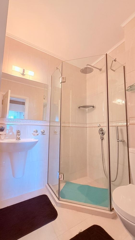 Luxusní dvoupokojový apartmán v komplexu v Nesebaru – 200 metrů od pláže, výhled na bazén a zahradu