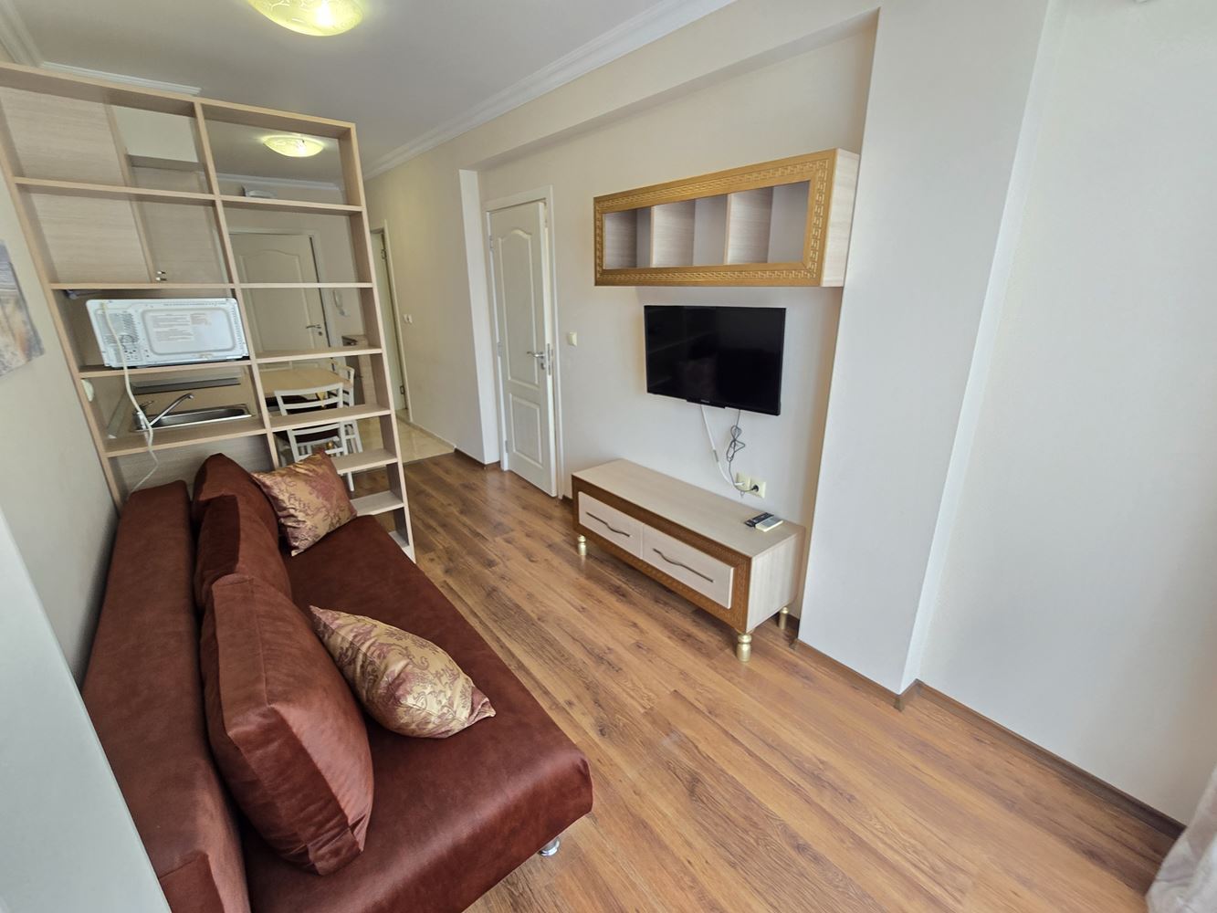 Moderní apartmán s jednou ložnicí v Slunečném pobřeží – nová rekonstrukce, skvělá investice a připravený k nastěhování
