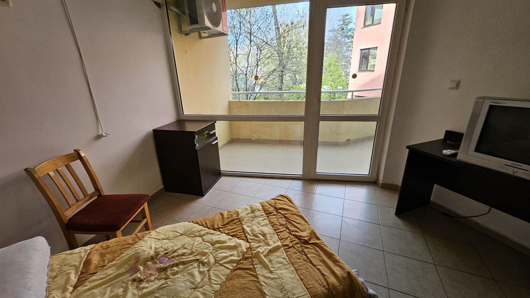 Byt s jednou ložnicí 200 m od pláže ve Slunečném pobřeží – skvělá poloha a investiční potenciál