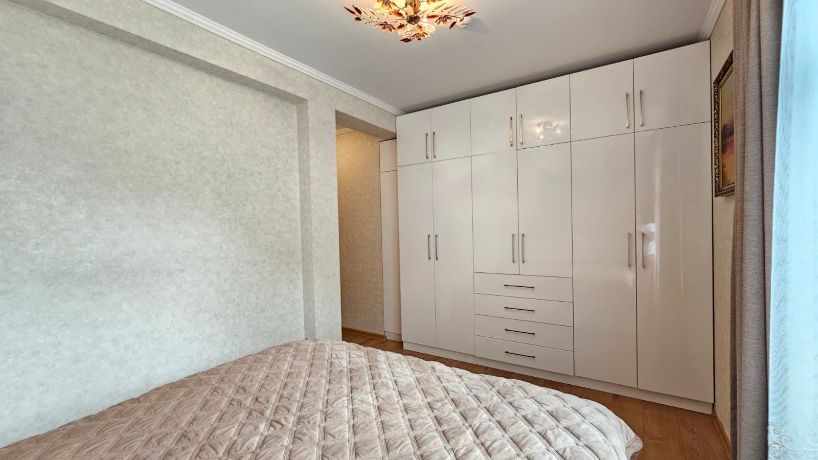 Prostorný penthouse s panoramatickou terasou a saunou v moderním rezidenčním komplexu v Slunečné pobřeží
