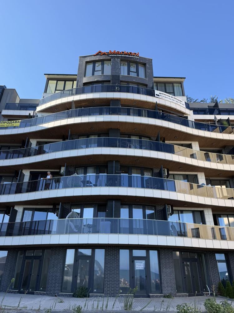 Dvoupokojový apartmán v první linii u moře v Pomorie – moderní architektura, panoramatické výhledy na moře a skvělá lokalita!