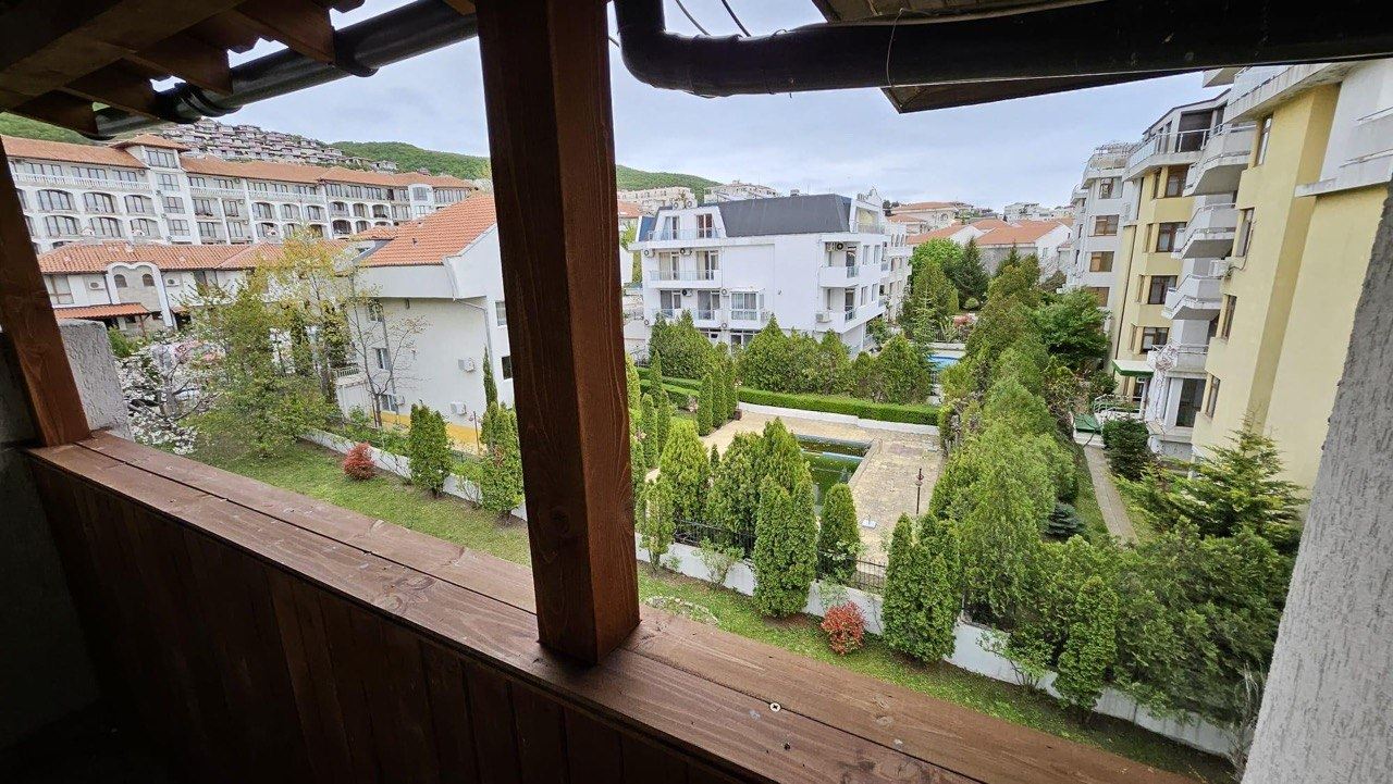 Prostorný třípokojový byt ve Sveti Vlas – pouze 100 m od pláže a jachetního přístavu