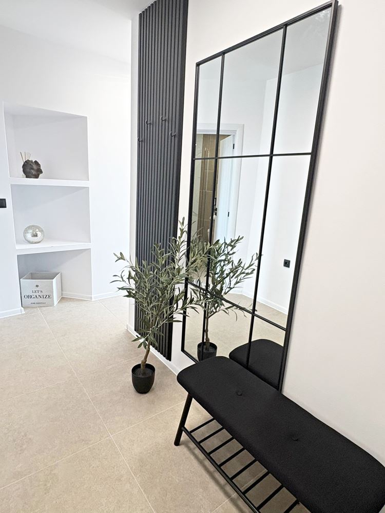 Dvě nezávislé bytové jednotky s výhledem na moře v centru Sveti Vlas – designový interiér a vlastní parkovací místo