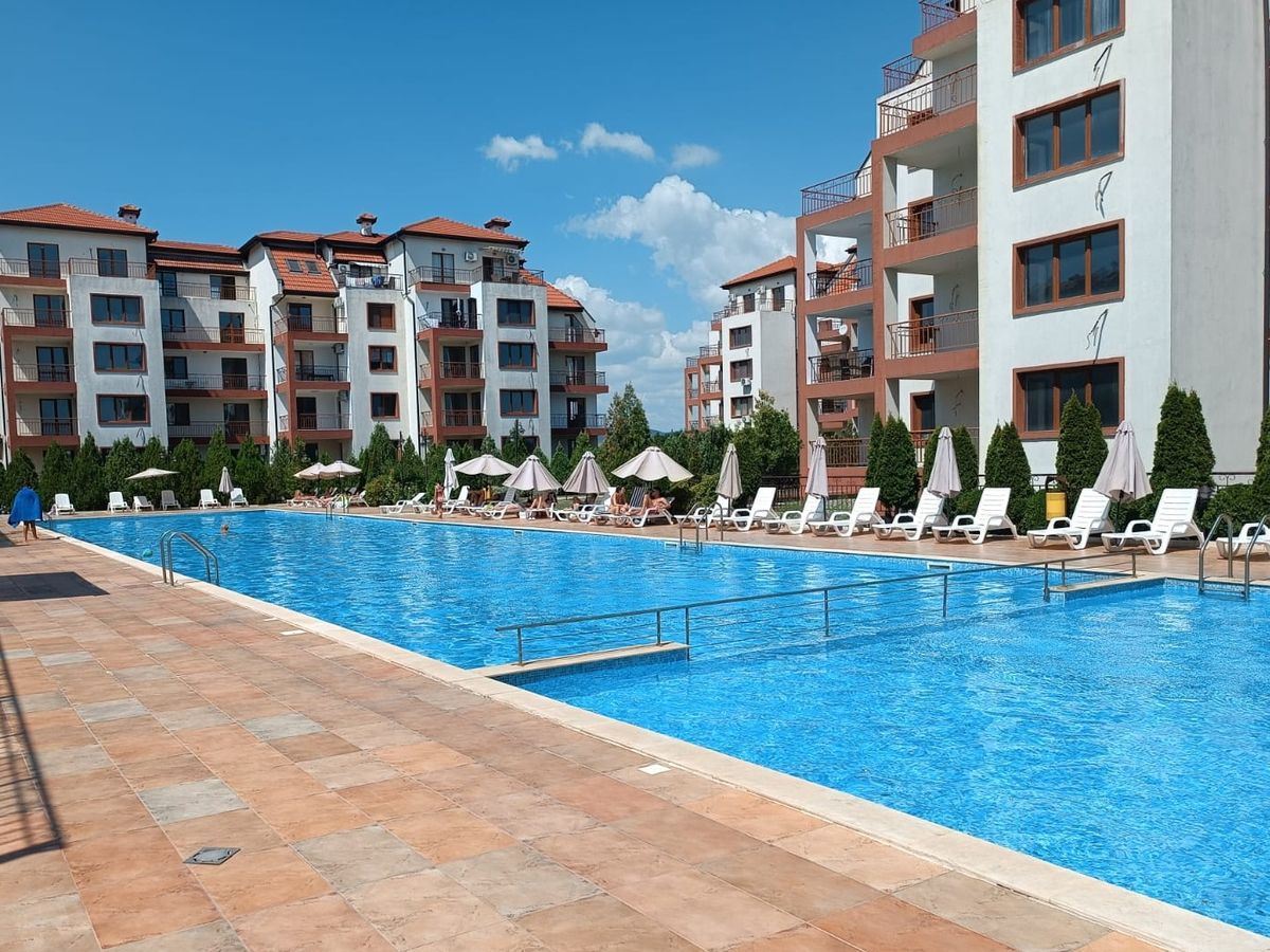 Apartmán s jednou ložnicí v uzavřeném komplexu v Aheloji – plně zařízený a připravený k nastěhování