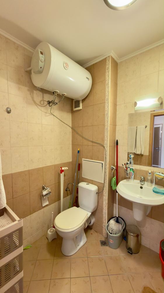 Prostorný apartmán s jednou ložnicí, velkou terasou a výhledem na bazén v Sunny Beach