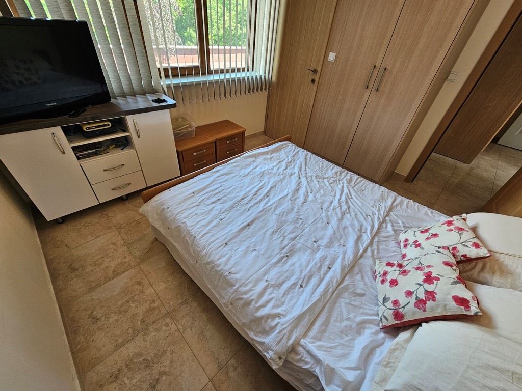 Panoramatický apartmán se dvěma ložnicemi jen pár metrů od pláže v Elenite s úžasným výhledem na záliv