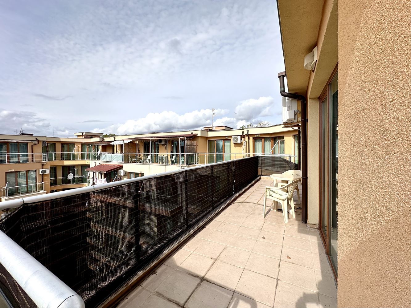 Prostorné studio s působivou panoramatickou terasou na Slunečním pobřeží