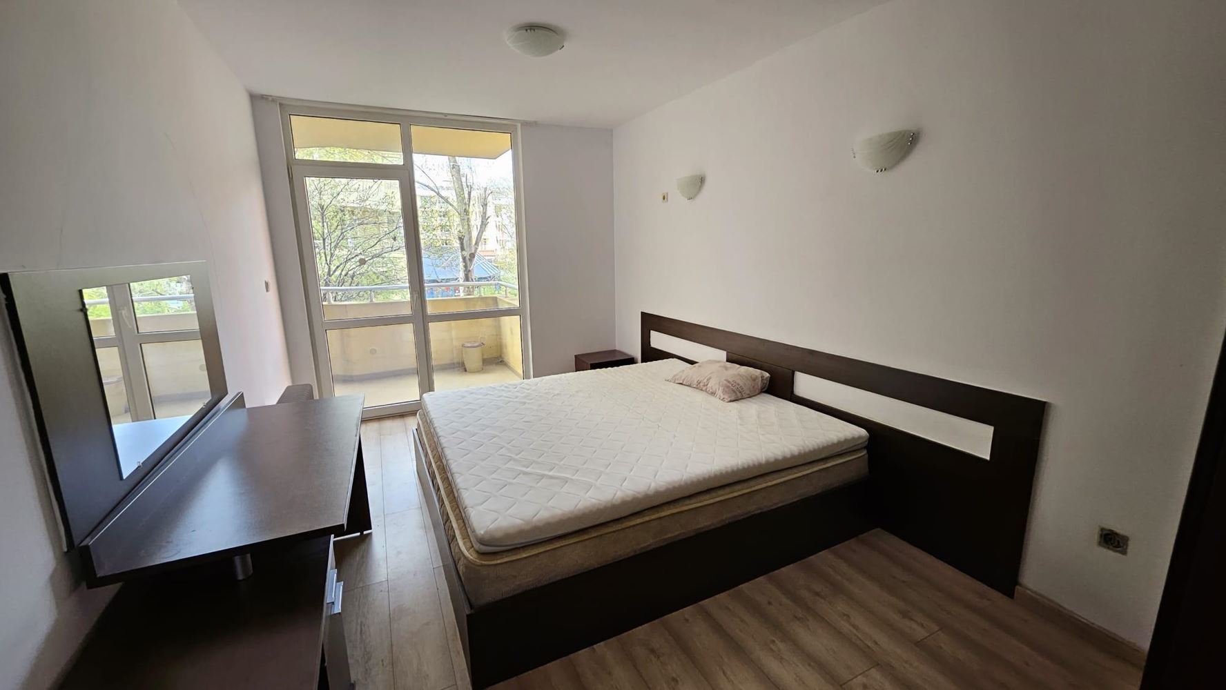 Byt s jednou ložnicí 200 m od pláže ve Slunečném pobřeží – skvělá poloha a investiční potenciál