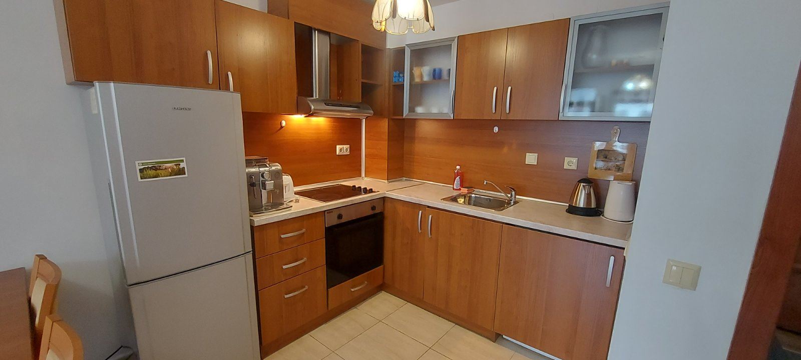Prostorný apartmán s výhledem na moře ve Sveti Vlas – komfort, zeleň a prestižní lokalita