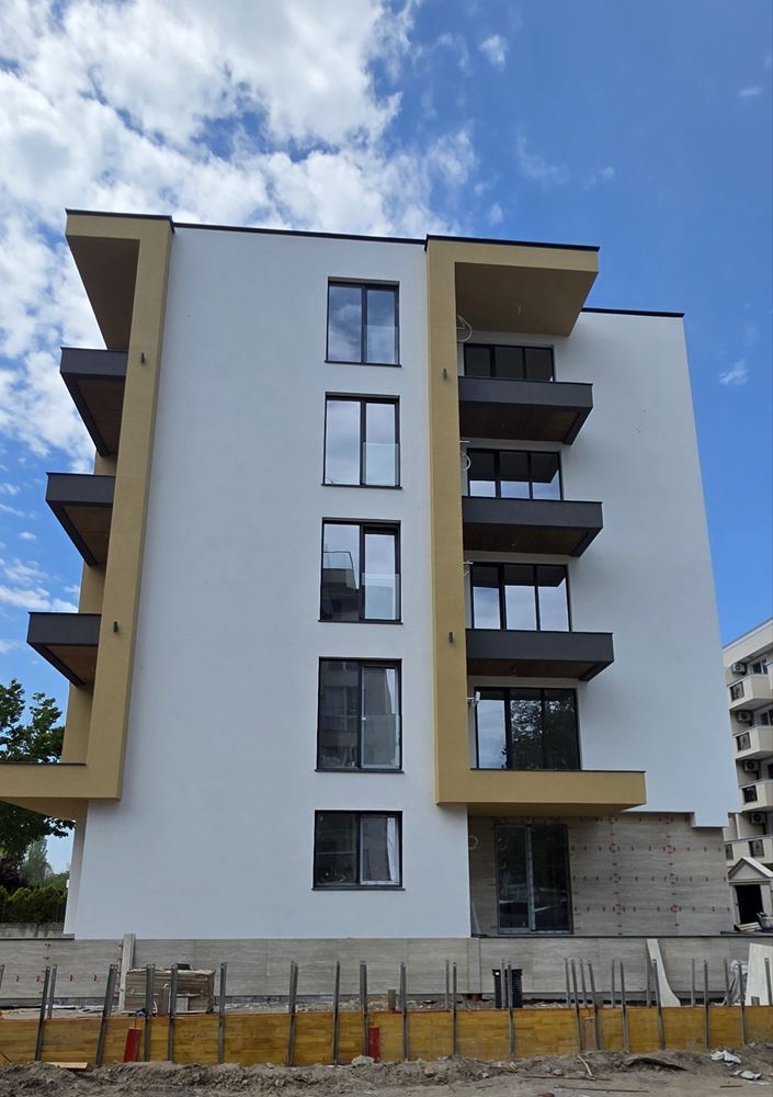 Moderní třípokojový apartmán s parkovacím místem v novém komplexu na Slunečném pobřeží