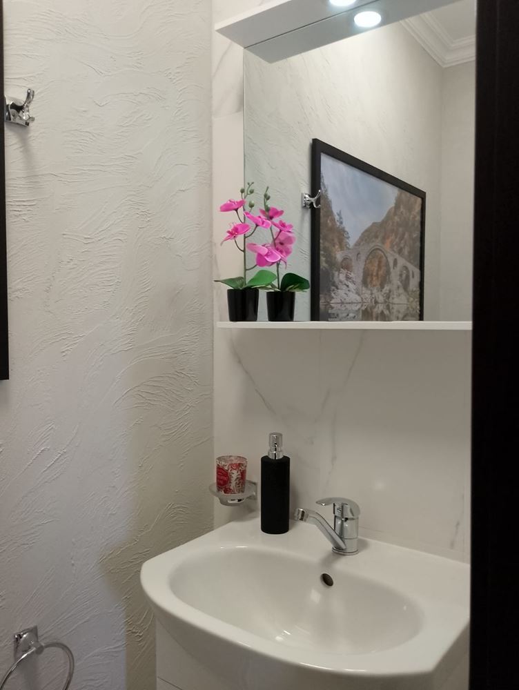 Luxusní třípokojový byt s panoramatickým výhledem na moře a hory v exkluzivním komplexu ve Sveti Vlasu