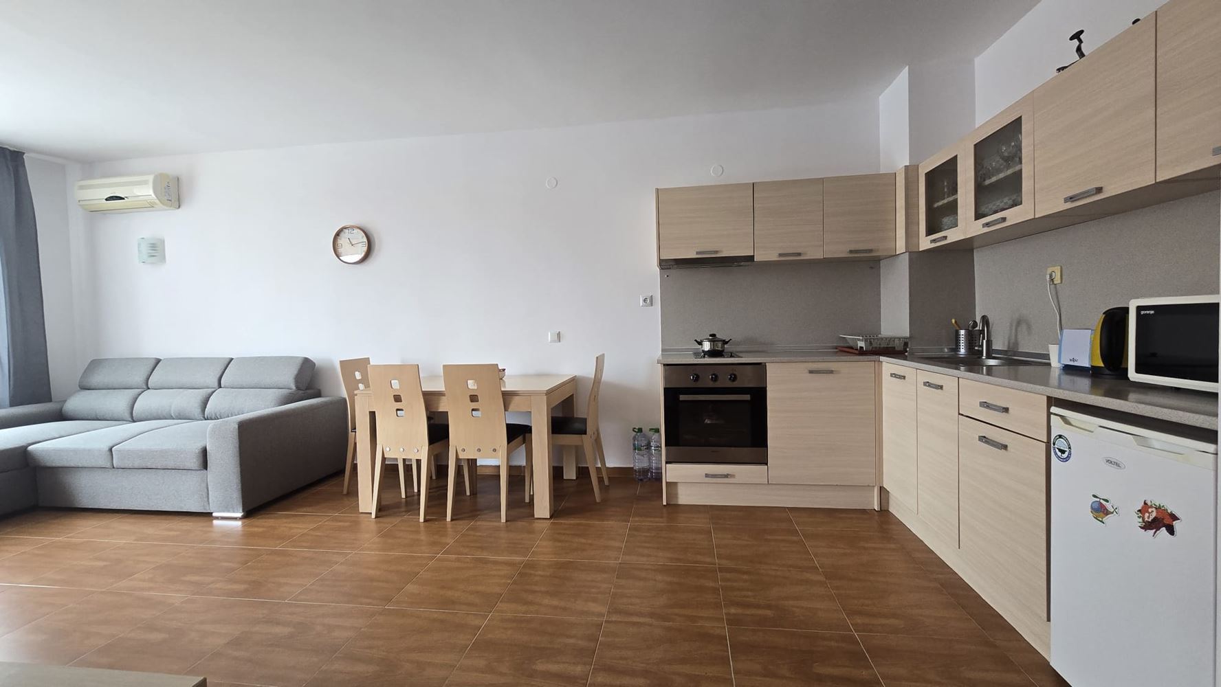 Dvoupokojový apartmán s výhledem na bazén v Svatém Vlasu – jen pár metrů od moře
