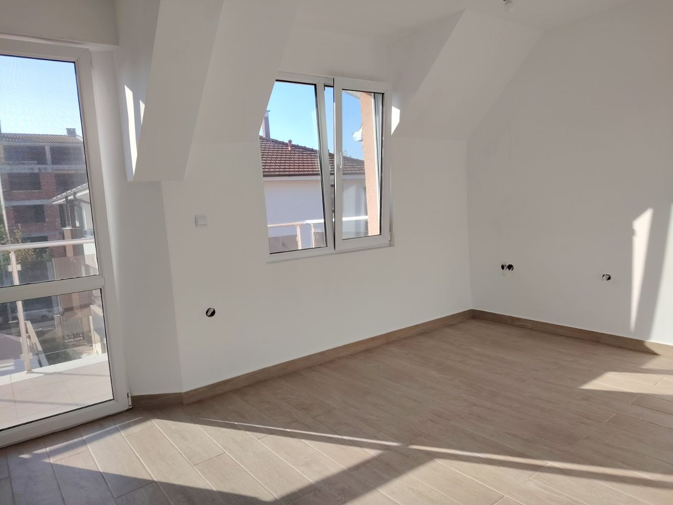 Nový 3pokojový byt bez poplatku za údržbu – po rekonstrukci, v „Černé moře 1“, Nesebar