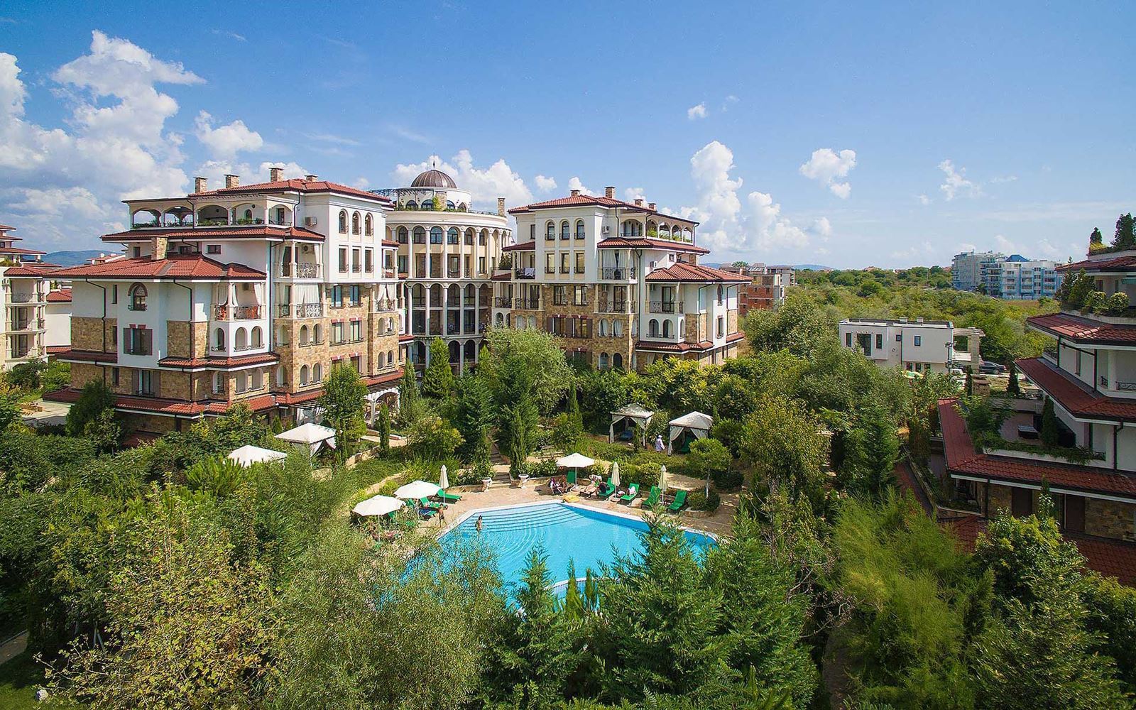 Unikátní mezonetový apartmán v prémiovém komplexu ve městě Nesebar