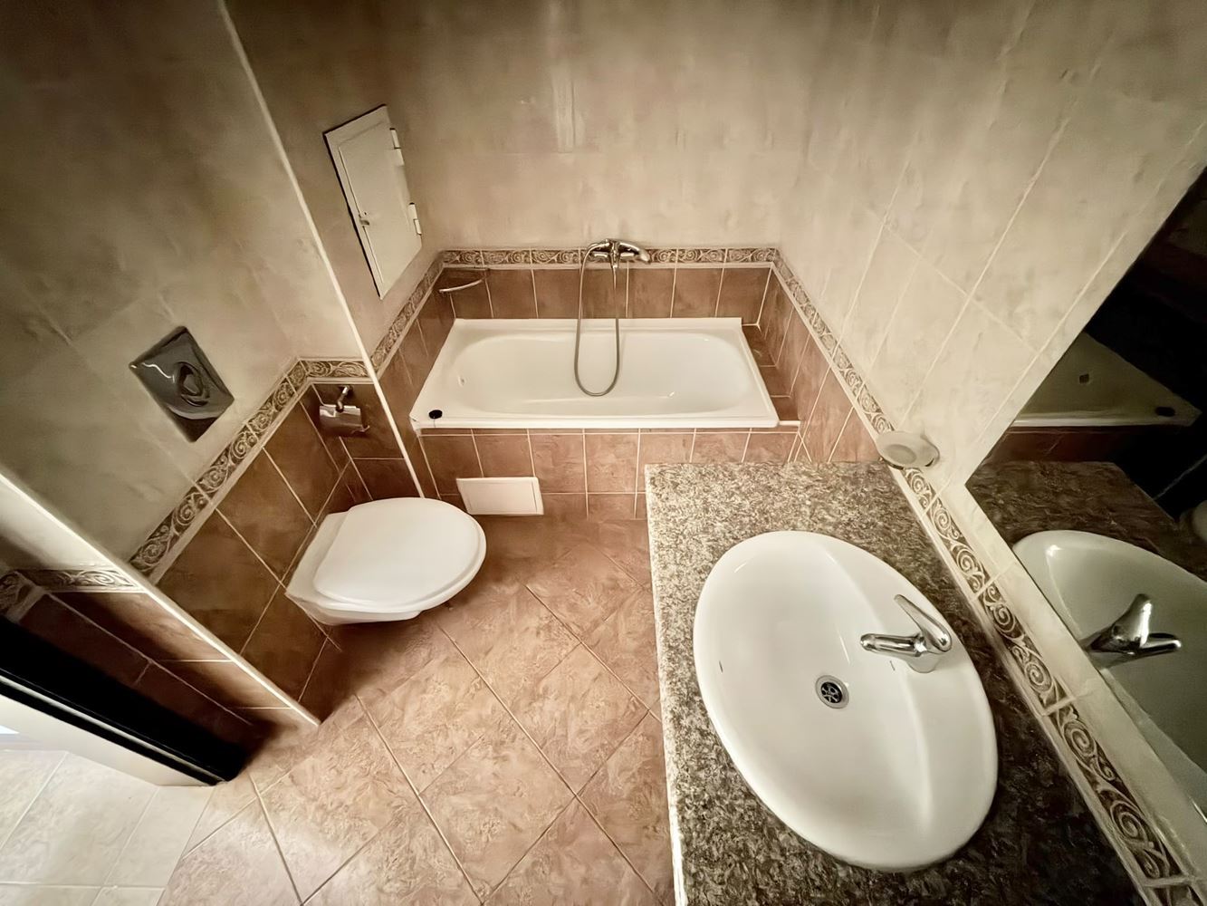 První linie v Pomorie – apartmán s jednou ložnicí v luxusním komplexu u Jižní pláže