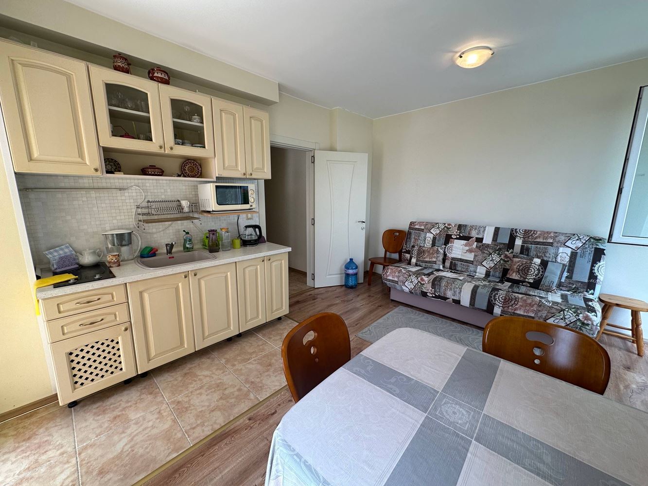 Apartmán s jednou ložnicí a jižní orientací v Ravdě – připravený k užívání
