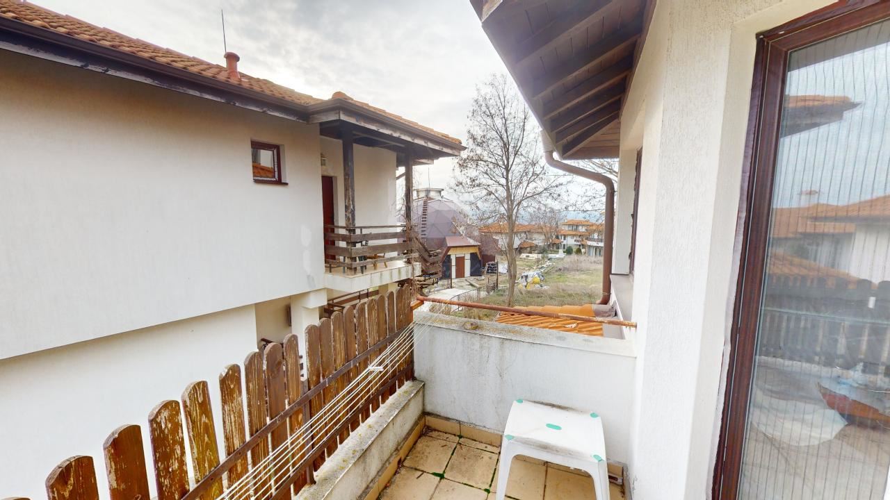 Prostorný byt se dvěma ložnicemi v blízkosti Slunečného pobřeží – moderní komfort a SPA vybavení po celý rok