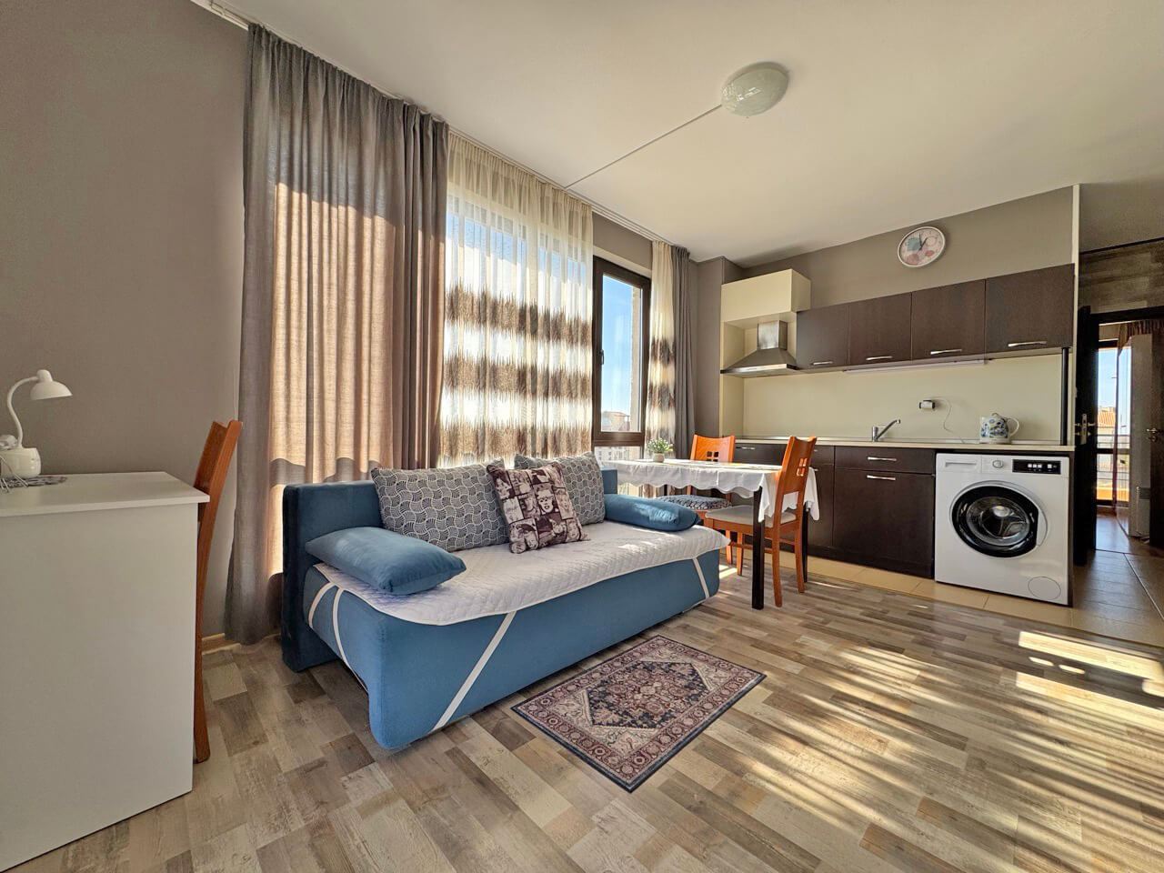 Apartmán s jednou ložnicí a výhledem na moře ve Sveti Vlasu – luxus, bazény a SPA vybavení po celý rok