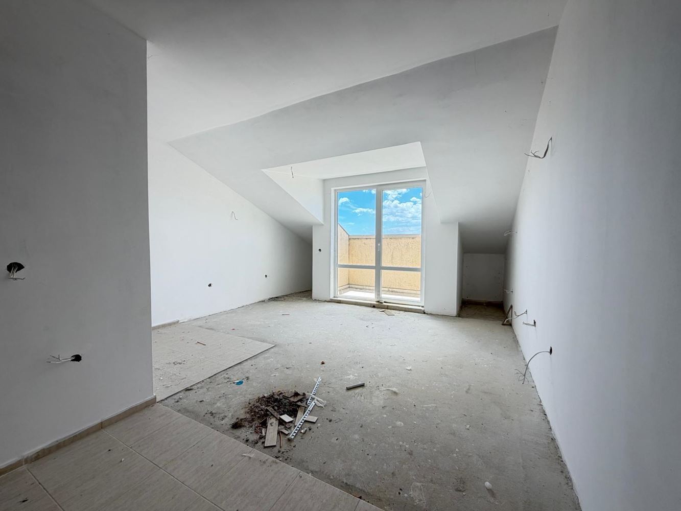 Nový apartmán s jednou ložnicí bez poplatku za údržbu v klidné oblasti u Slunečného pobřeží