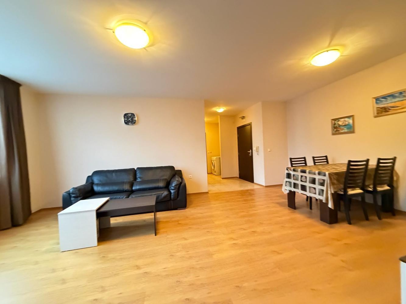 Prostorný třípokojový apartmán v Nesebaru – plně zařízený, v klidné a rychle se rozvíjející oblasti u moře