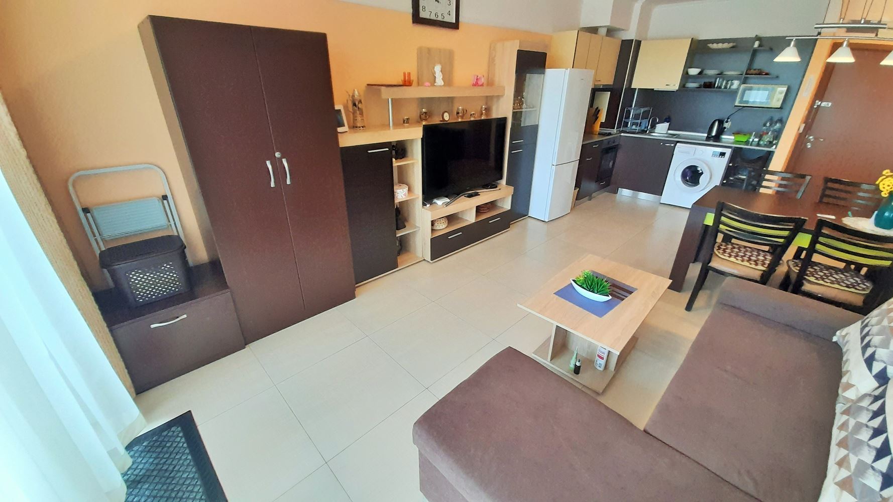Dvouložnicový apartmán ve Slunečném pobřeží s bohatou infrastrukturou a skvělou polohou