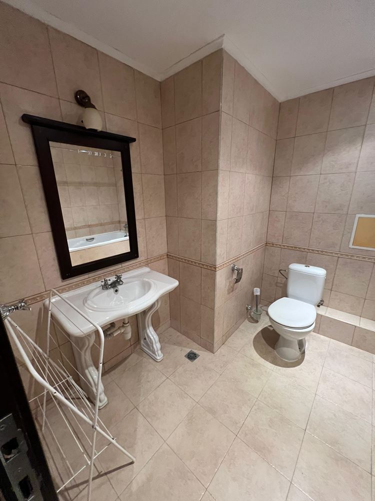 Jedinečný apartmán se dvěma ložnicemi, panoramatickým výhledem na moře a bazén, v první linii u moře v Obzoru