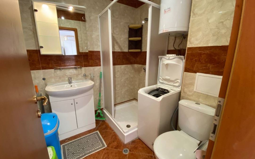 Prostorný apartmán s jednou ložnicí v moderním komplexu na Slunečném pobřeží – komfort, zeleň a vybavení pro obyvatele