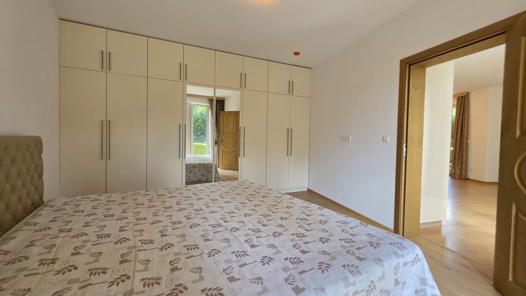 Stylový apartmán s jednou ložnicí, funkční dispozicí, komfortem a klidnou atmosférou letoviska