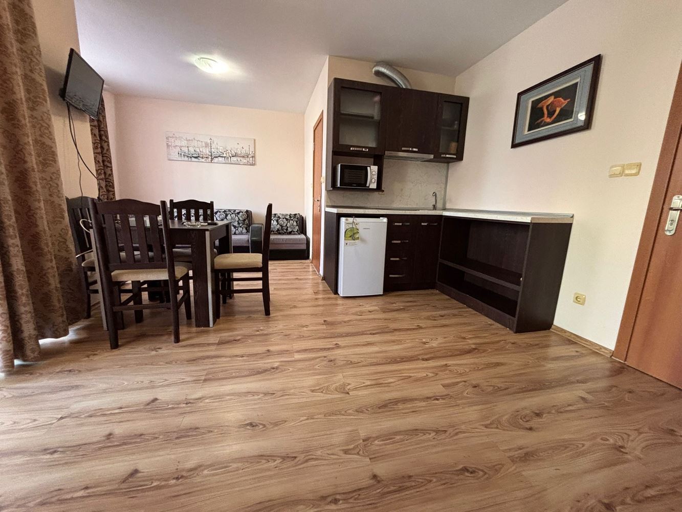 Prostorný byt s jednou ložnicí s výhledem na bazén v Sunny Beach – možnost druhé ložnice