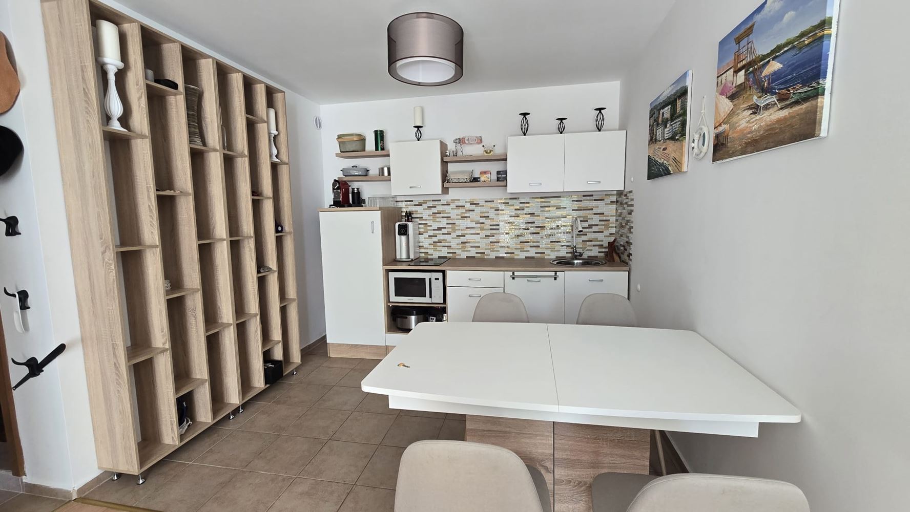 Stylový apartmán s jednou ložnicí v elitním komplexu ve Sveti Vlas – komfort, klid a celoroční pohodlí