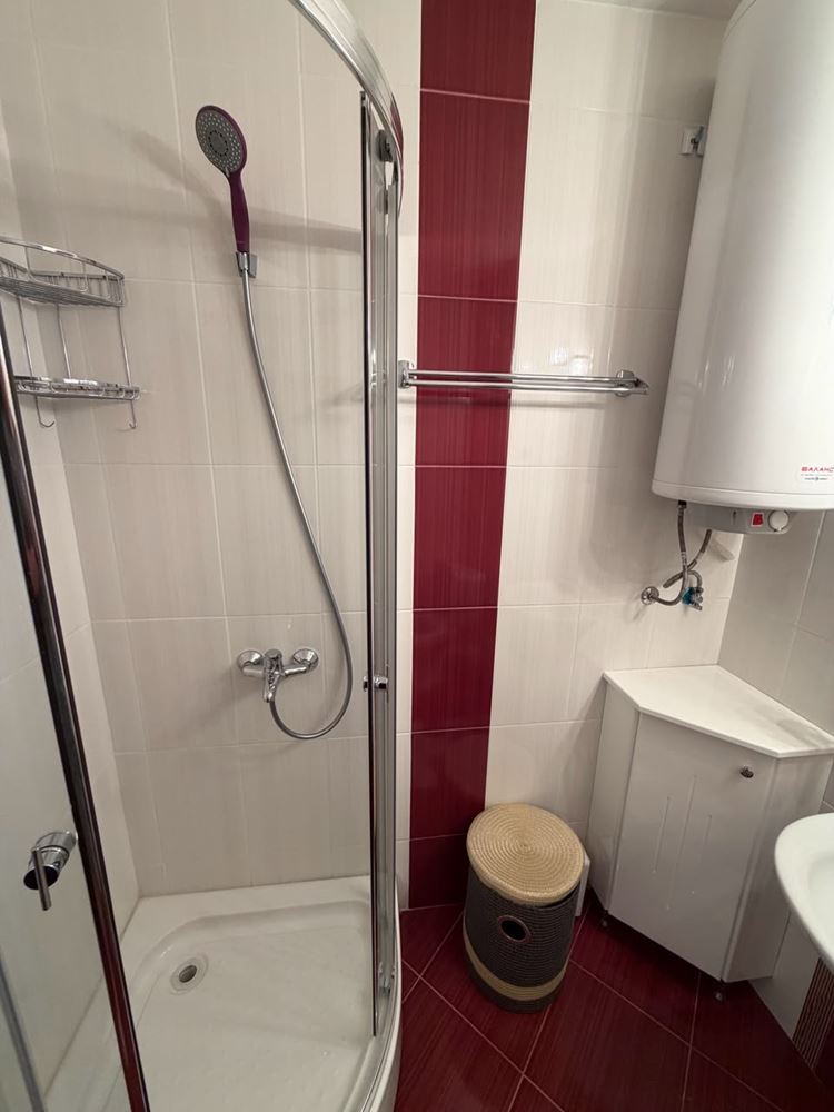 Útulný apartmán s jednou ložnicí v Ravdě v komplexu – připravený k bydlení