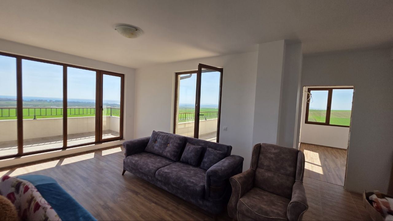 Prostorný apartmán s výhledem na moře v Acheloji – klid, zeleň a luxusní vybavení